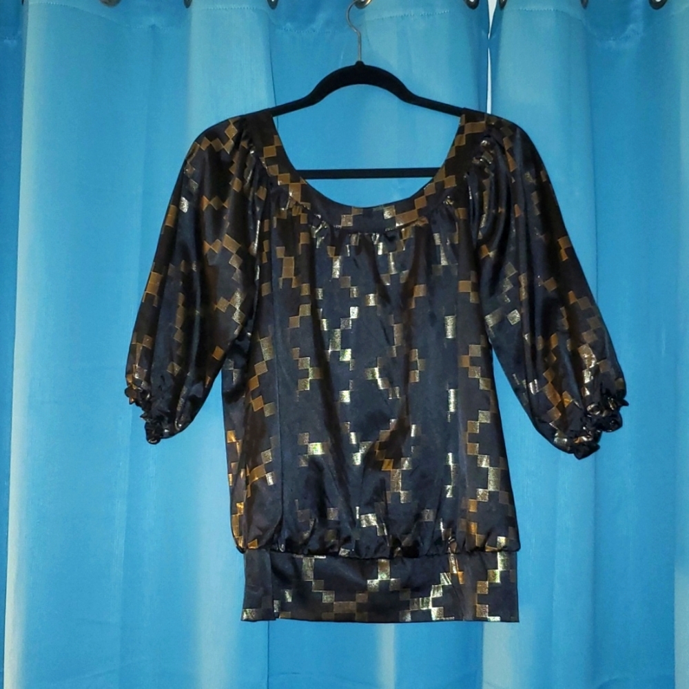 Southpole Collection women's shirt. Size: M Color: blk
